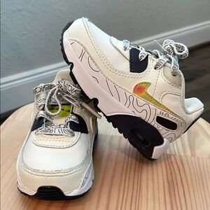 Nike Air Max 90 LTR SE
Toddler Baby Save Our Planet Sneakers 5C